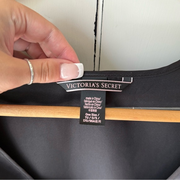 Victorias Secret Back Ruffle Sleeve Robe - Picture 4 of 4